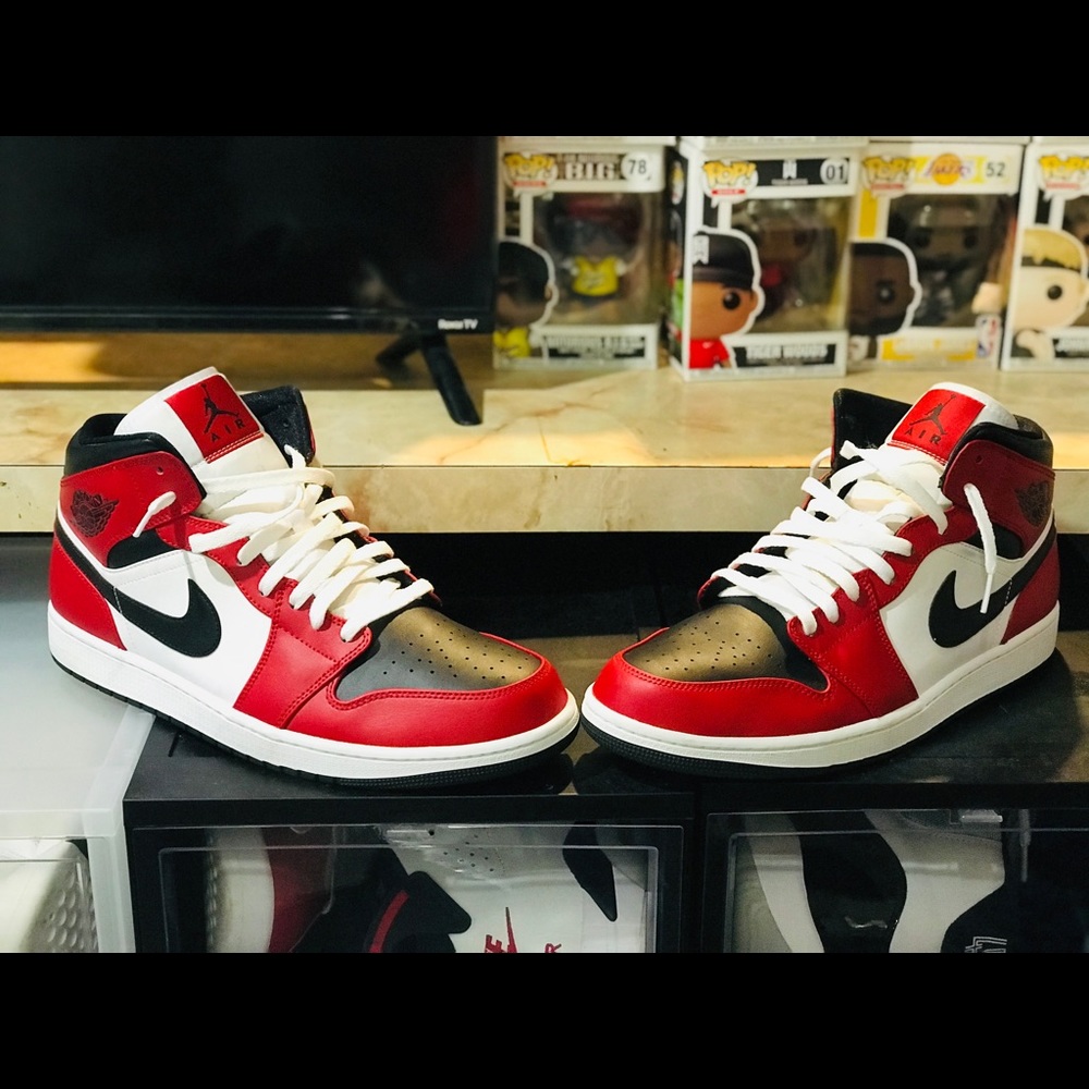 Jordan 1 mid Men size14 Black Red and White